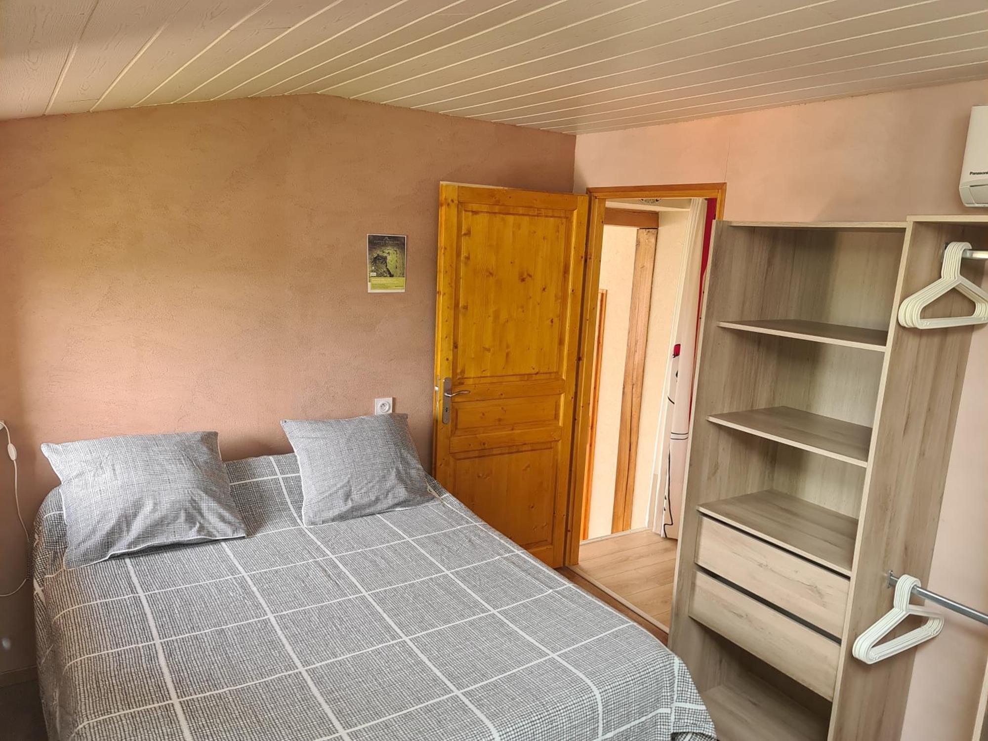 Gite Chez Tiane Saint-Flour-L'Etang Екстериор снимка